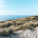 By The Sea Apartment *